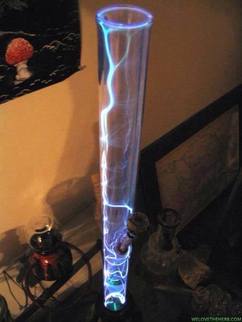 bongsnbandsxxo:  That’s a pretty sick bong 😘 