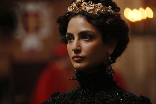 Medalion Rahimi as Princess Isabella in Still Star-Crossed