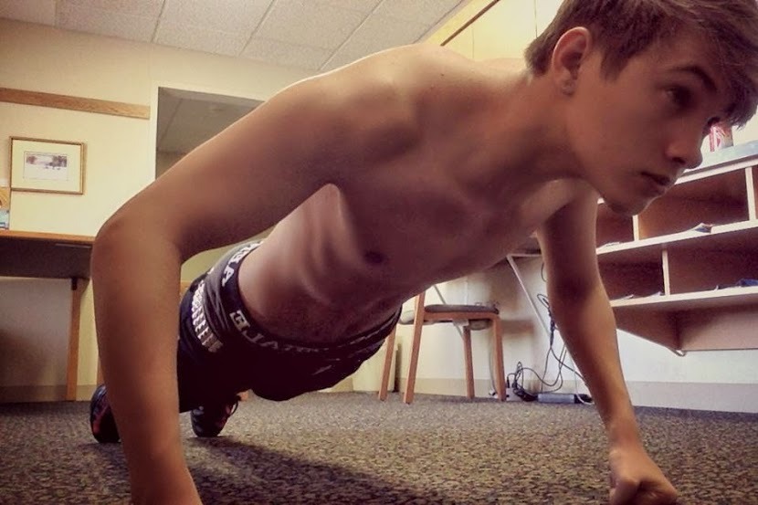 twinkmeetslife:  Sit ups before college