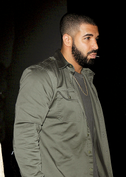 districtsugar:  prov0cateur:  drizrih:  freshlyblogged:  celebritiesofcolor:  Drake at Novikov restaurant in Mayfair  WdfHdfExplain  It’s the facial hair and haircut, but y'all don’t listen.  When di-  I’ve been trying to tell you people since 2008.