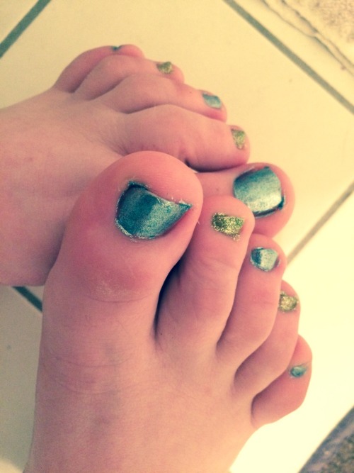 cozytoesies5678: My mermaid pedi ☺️