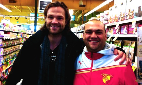 supernaturalturkey:Şanslı bir Supernatural izleyicisi Seattle’da Jared Padalecki ile karşılaşmış.