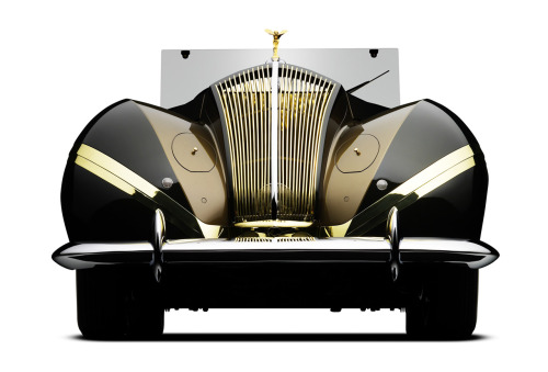 dieselpunkflimflam:1939/47 Rolls-Royce Phantom III “Vutotal” Cabriolet, by Labourdette In the late 1920s and throughout the 1930s, luxury automobile manufacturers became embroiled in a multi-cylinder engine war. Twelve and sixteen cylinders started