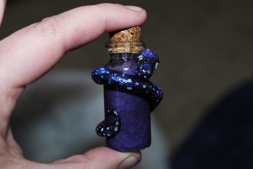  Galaxy potion! After the bottle sits for a while, the liquid is see-through red. Shake it, and the 