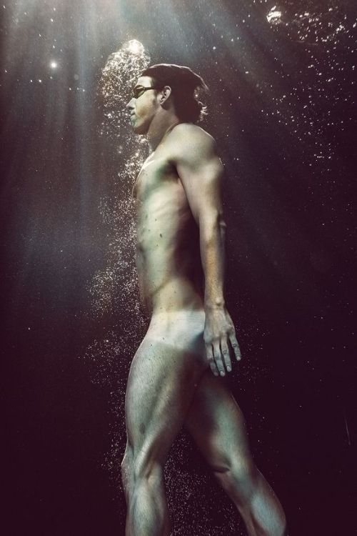 menandsports:  underwater naked twink 
