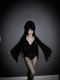 love-cosplaygirls:  Elvira Mistress of the Dark by LazarettoCosplay!