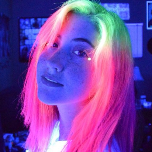 mymodernmet:  Glow-In-The-Dark Hair Is the Latest Fun Hair Trend to Light Up Your Life