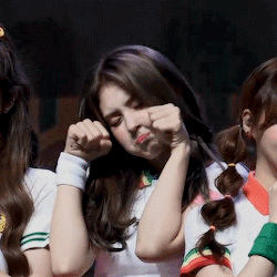 kidols:  why is she like this (´；д；`) 
