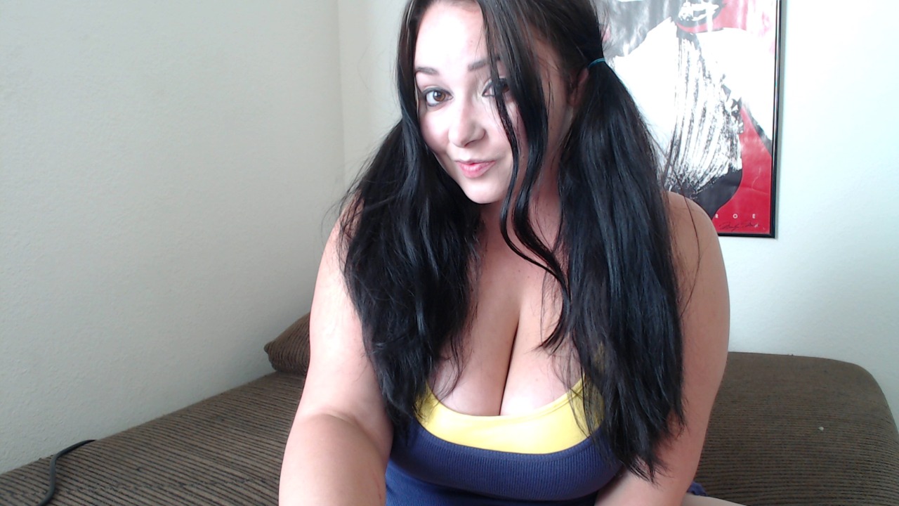 janetjackmee:  getting on cam now! NEW SOLO &amp; NEW MOMMY VIDS FOR SALE! www.myfreecams.com/#JanetRicci