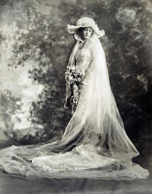 New York: Bride, 1920