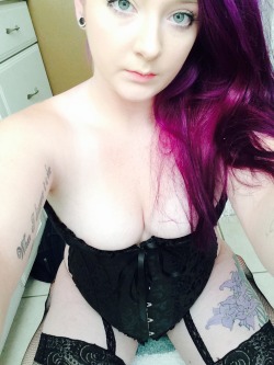 revelsinthechaoss:  Uhhh what?  Kik paigegards   Follow back.   Like for more pictures.