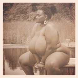 supaman410:  Big Chocolate Mama. #tigolebitties