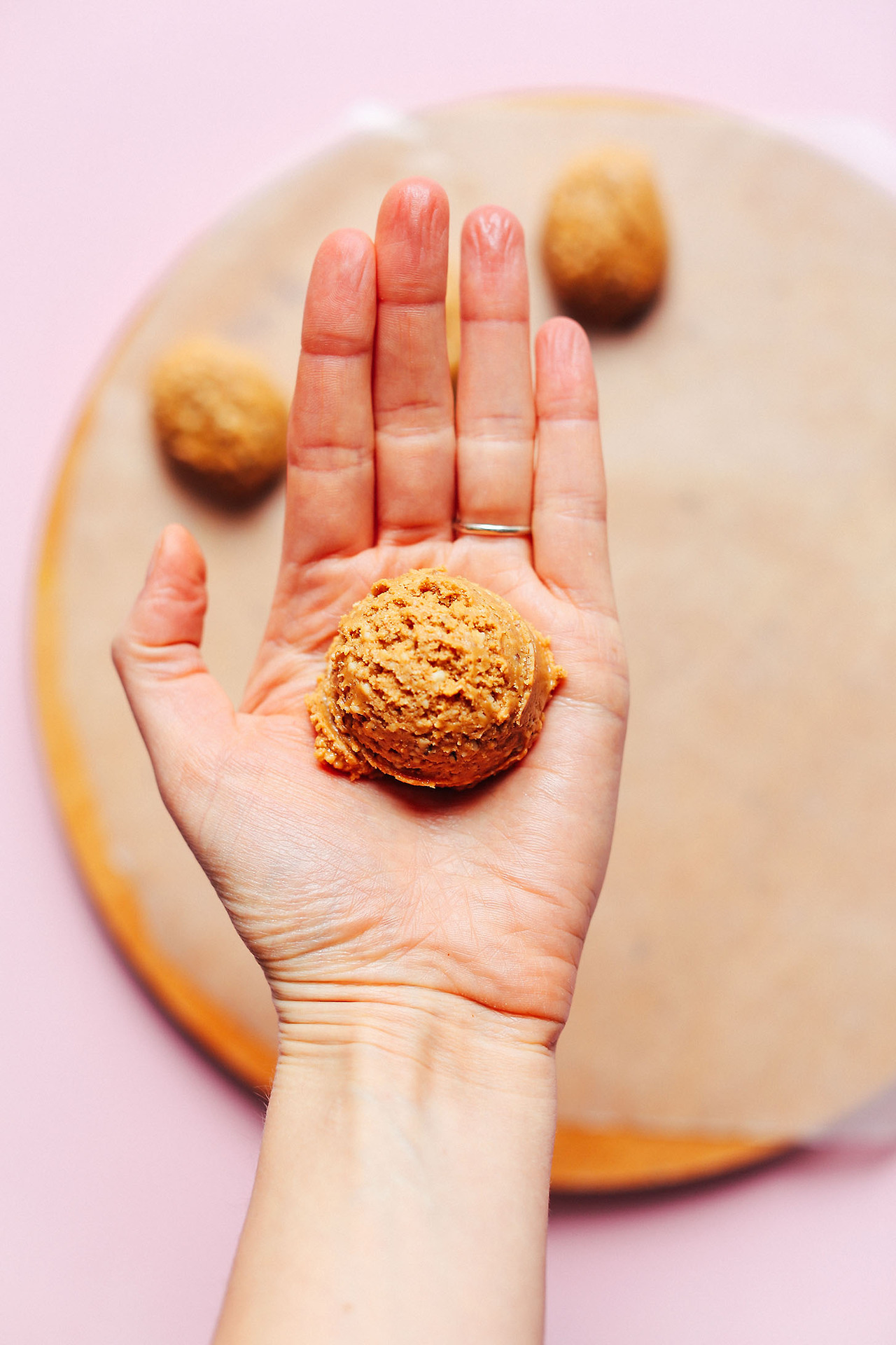 sweetoothgirl:  WHITE CHOCOLATE PEANUT BUTTER EGGS  