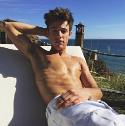 malecelebsandporn:  Cameron Dallas