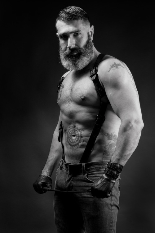 Just another day at my studio&hellip; testing lights waiting a costumer for his photo session. C