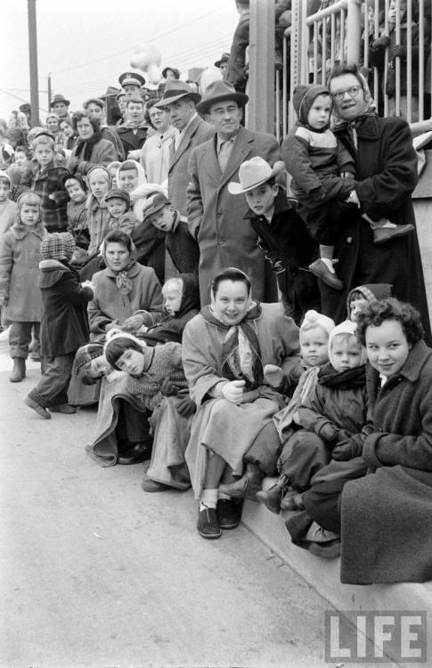 Waiting with anticipation(Hank Walker. 1955)