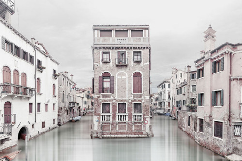 bobbycaputo: Serenita Veneziana: Photos by Laurent Dequick