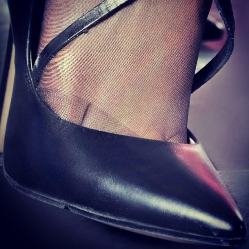 tightswa:  #pantyhose #stockings #nylons #feet #heels