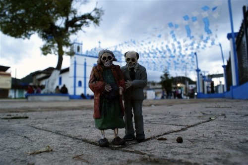 isfuckingfun:Cement eclipses; tiny cement skeletons haunt the streets in Mexico.