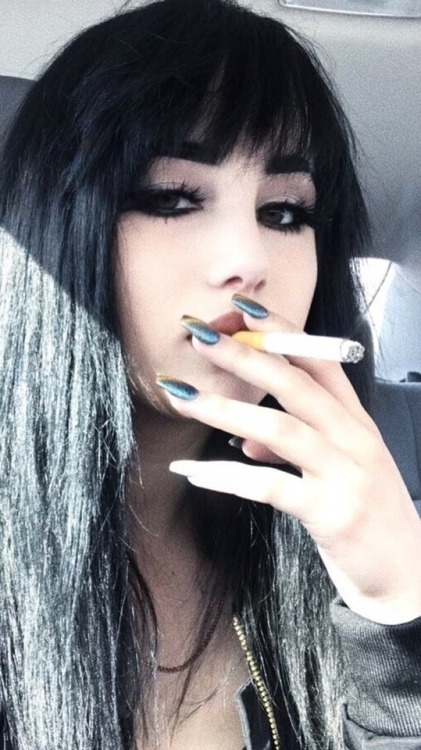 hotgsmokers: cigarettelover27: Yes Gorgeous goddess