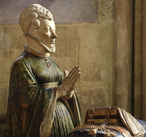 ca. 1416 statue of Jeanne de Boulogne, Duchess of Berry (c.1378-c.1424), by Jean de Cambrai (d.1438)