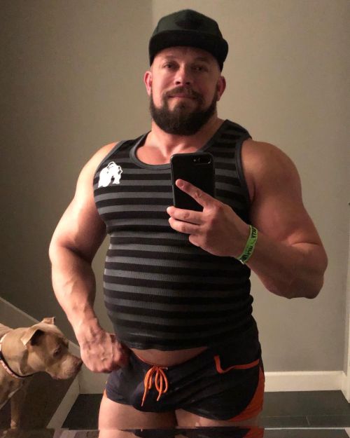 Saturday Night Lewks (with Miss Ladybug ). . . . . #musclebull #musclebear #musclegay #beefygay #gay