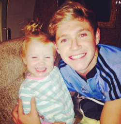 stylesin:  @louteasdale: Happy birthday Niall love from Lux x 