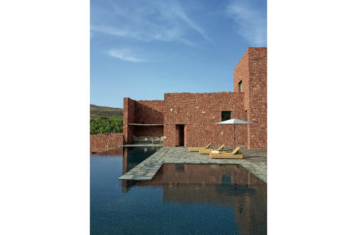 {This is so beautifully simple and modern, and at the same time rustic but refined. A project by Stu