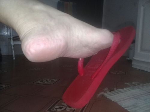 lyndadisciplinadora:  Acordei e encontrei a louça suja. Imperdoável! !!!!! Tirei o chi