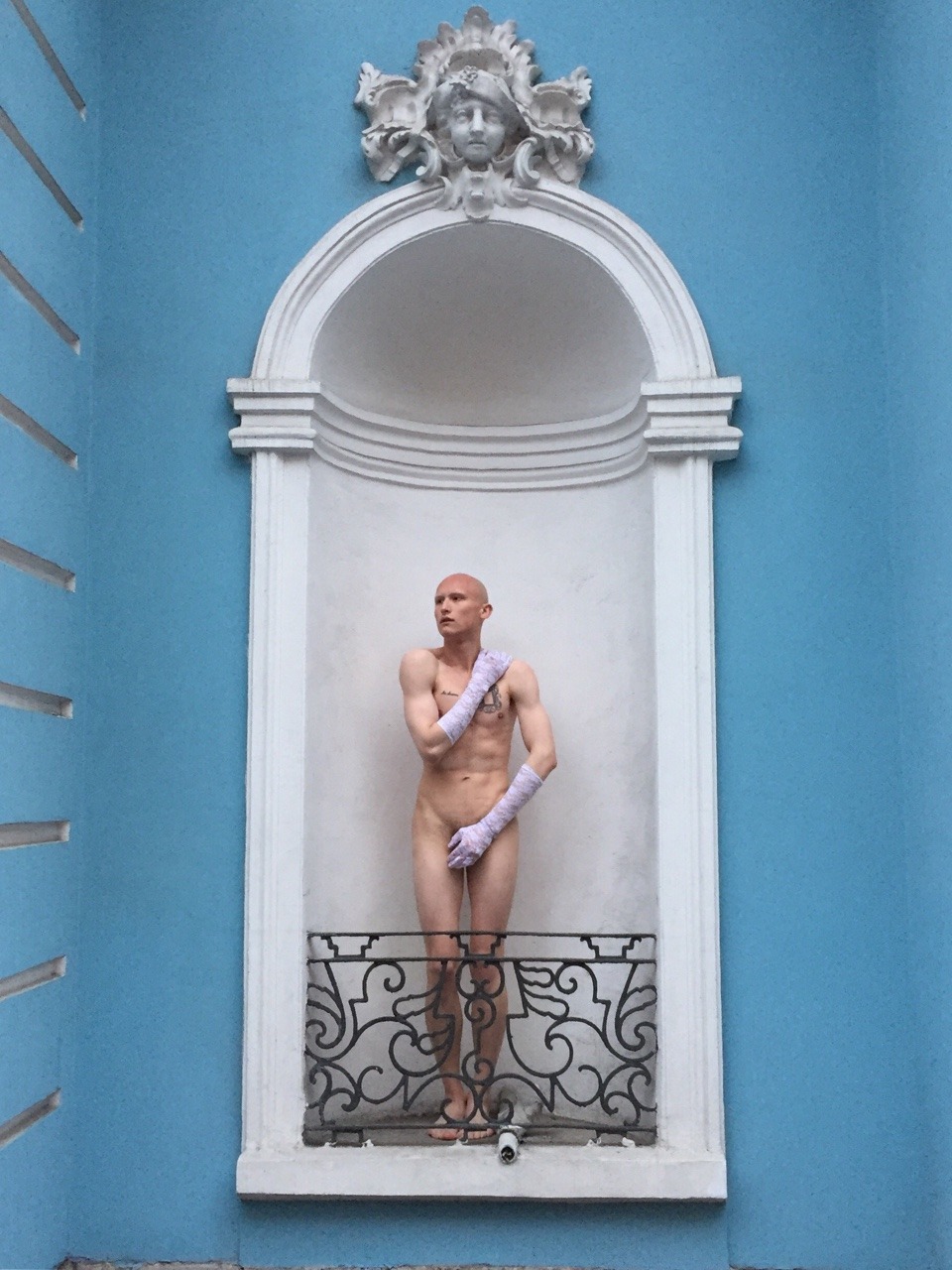 ohthentic:  01000100011010010110110101100001:  #dmitrr #queer #gay #pieceofart  Oh