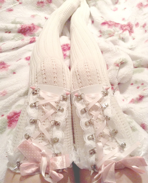dollynymphette: beautiful, beautiful garters from fragilepony! they’re so lovely and so is sh