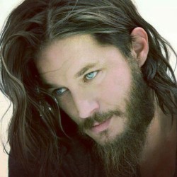 inesdelsol:  Travis Fimmel #Vikings #Ragnar #travisfimmel