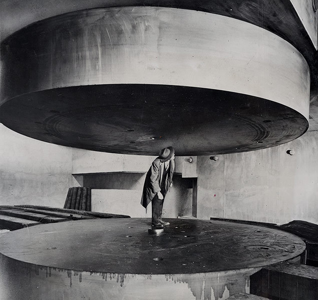 polychroniadis:
“ Atom smasher at University of Chicago, 1948.
”