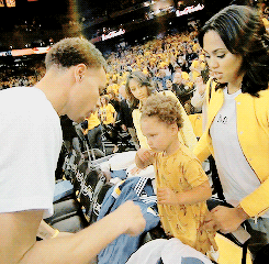 caliphorniaqueen:  lookatcurryman:Riley Curry mimics her dads chest bump and gives