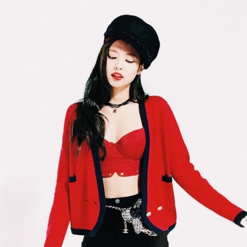 ⋆ jennie kim + like/reblog thank u + jennie in red is super hot.