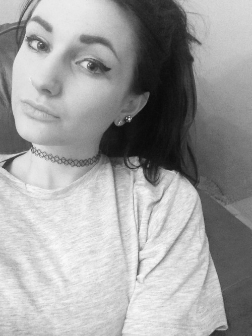 woundedkisses:  In love with the choker