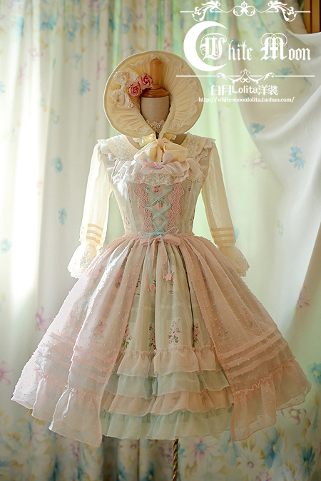 littleredqueen:  truth2teatold:  White Moon Rose Letter  white moon is so great 