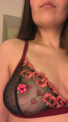 bebe-love-me:Titty Tuesday 🌺 adult photos