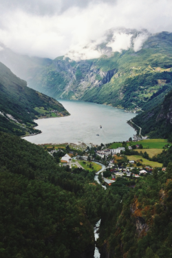 expressions-of-nature:  by Grella Geiranger,