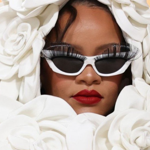 inewsrihanna:Rihanna in D.M.B.