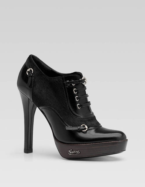 beautiful black heels with fine details. so chic!