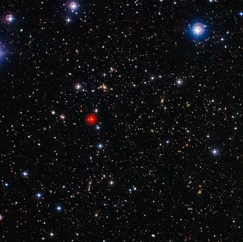 distant-traveller: An intergalactic heavyweight This deep-field image shows what is known as a super