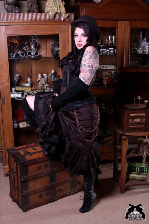 kadaver:  Ms Bombshell Belle Fey by Gunslinger Photography 