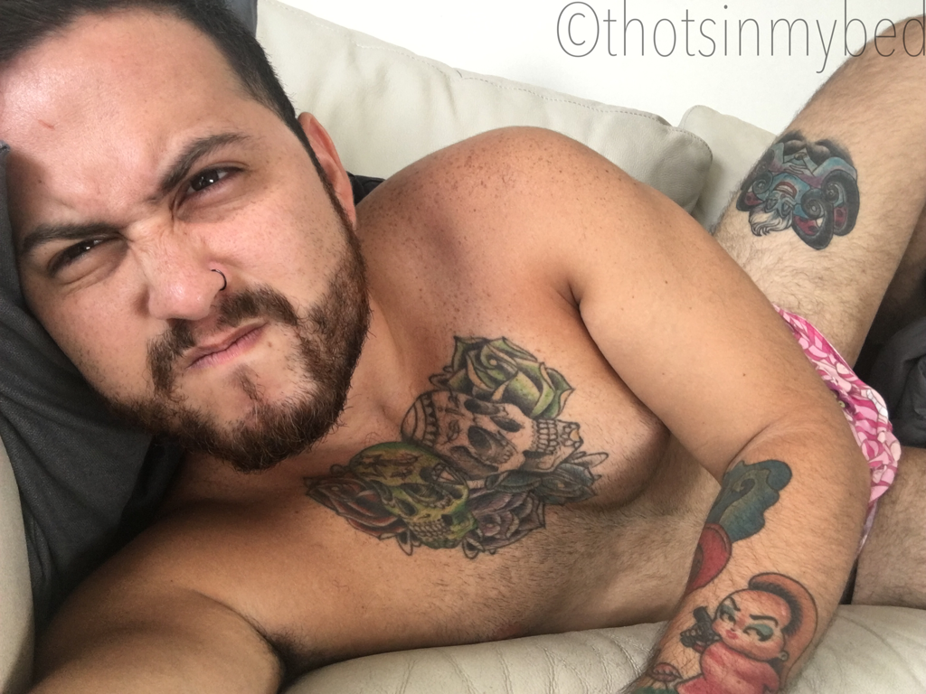 thotsinmybed:  Being lazy before work, I dont think I can look mean lmfaoo