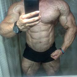 muscle-roids-y-bears:    Jorge Trejo  mexican