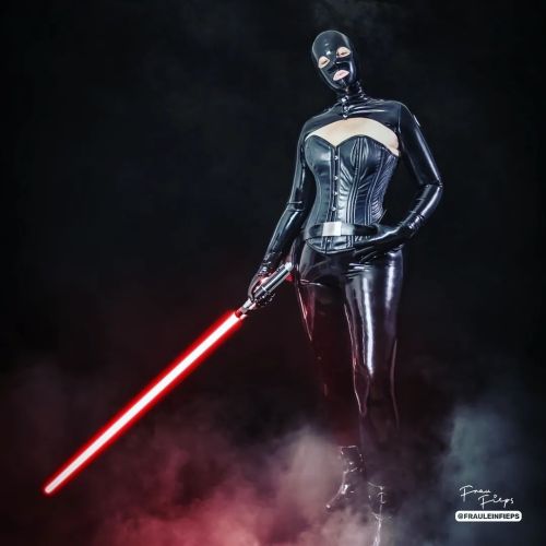 Happy #starwarsday everyone! To celebrate, we retouched some pics of my beloved sith-shooting. Will 