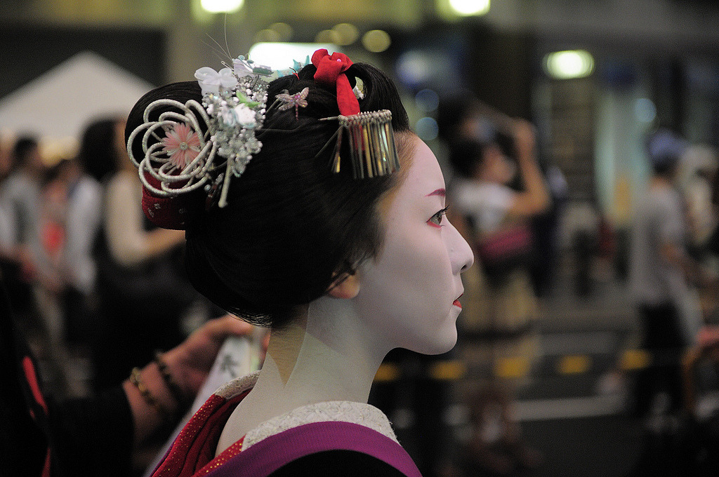 geisha-kai:  Gion Matsuri 2010: maiko Makino with katsuyama hairstyle by Franki Yim