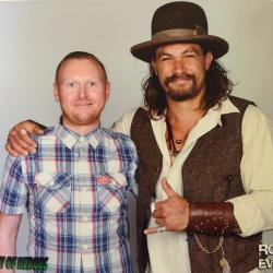 supermanspoilers:  Jason Momoa (Aquaman) and Brandon Routh (Atom) meet a fan at UK convention “City of Heroes”.