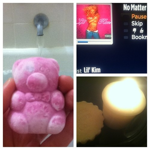 Lil Kim, candles & baths are all a  nigga knows 🛀👑💰🔫 #romantic #withmyself #nightlife #lilkim #baths #candles #cozy