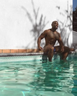 willinsf:  itsjusthai:  Pool Day!  🌉